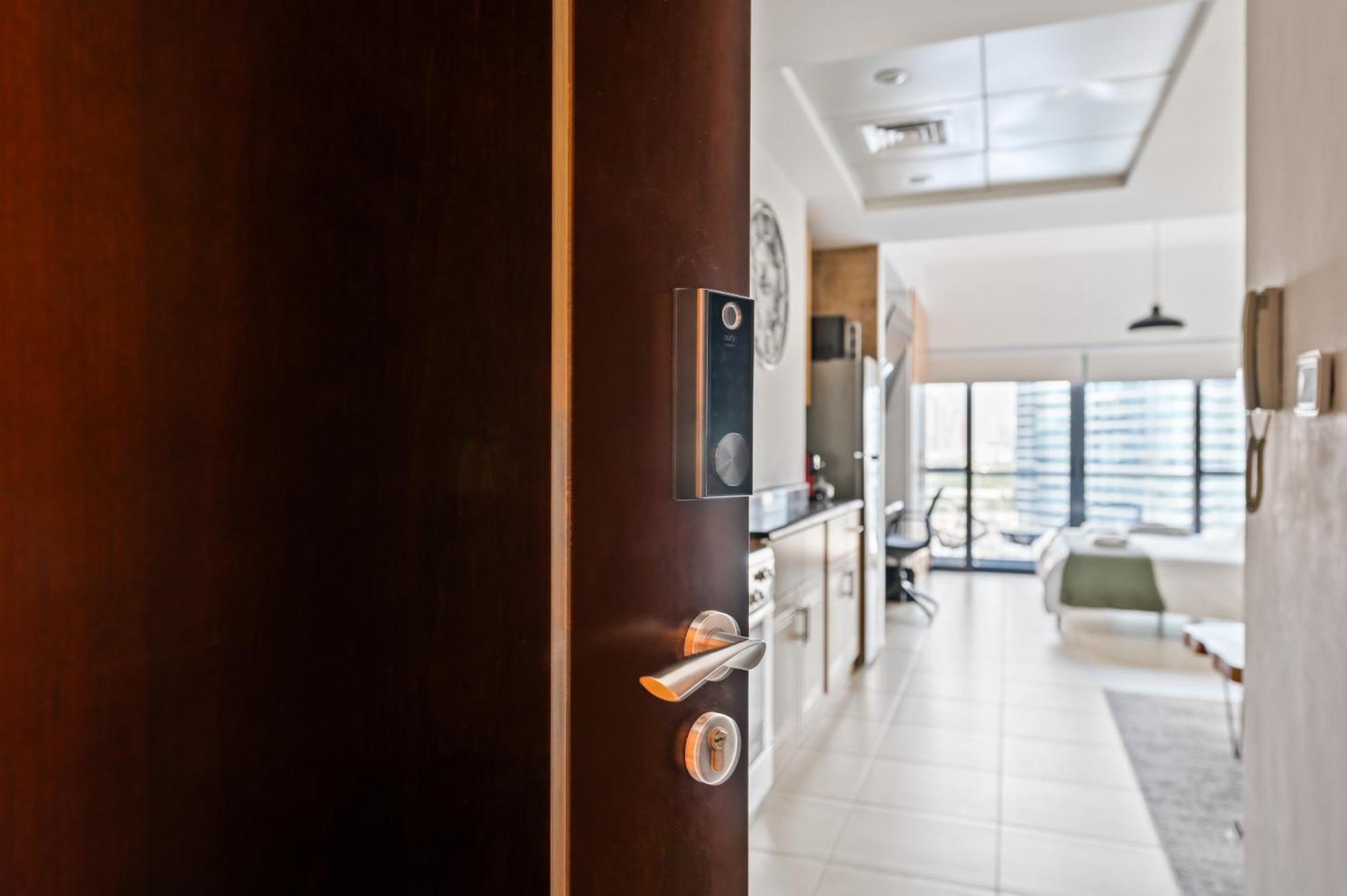 Upscale Studio Full Lake View In Goldcrest View Tower Дубай Екстериор снимка