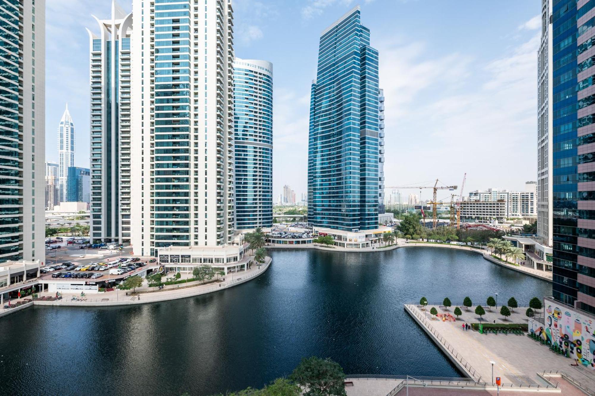 Upscale Studio Full Lake View In Goldcrest View Tower Дубай Екстериор снимка