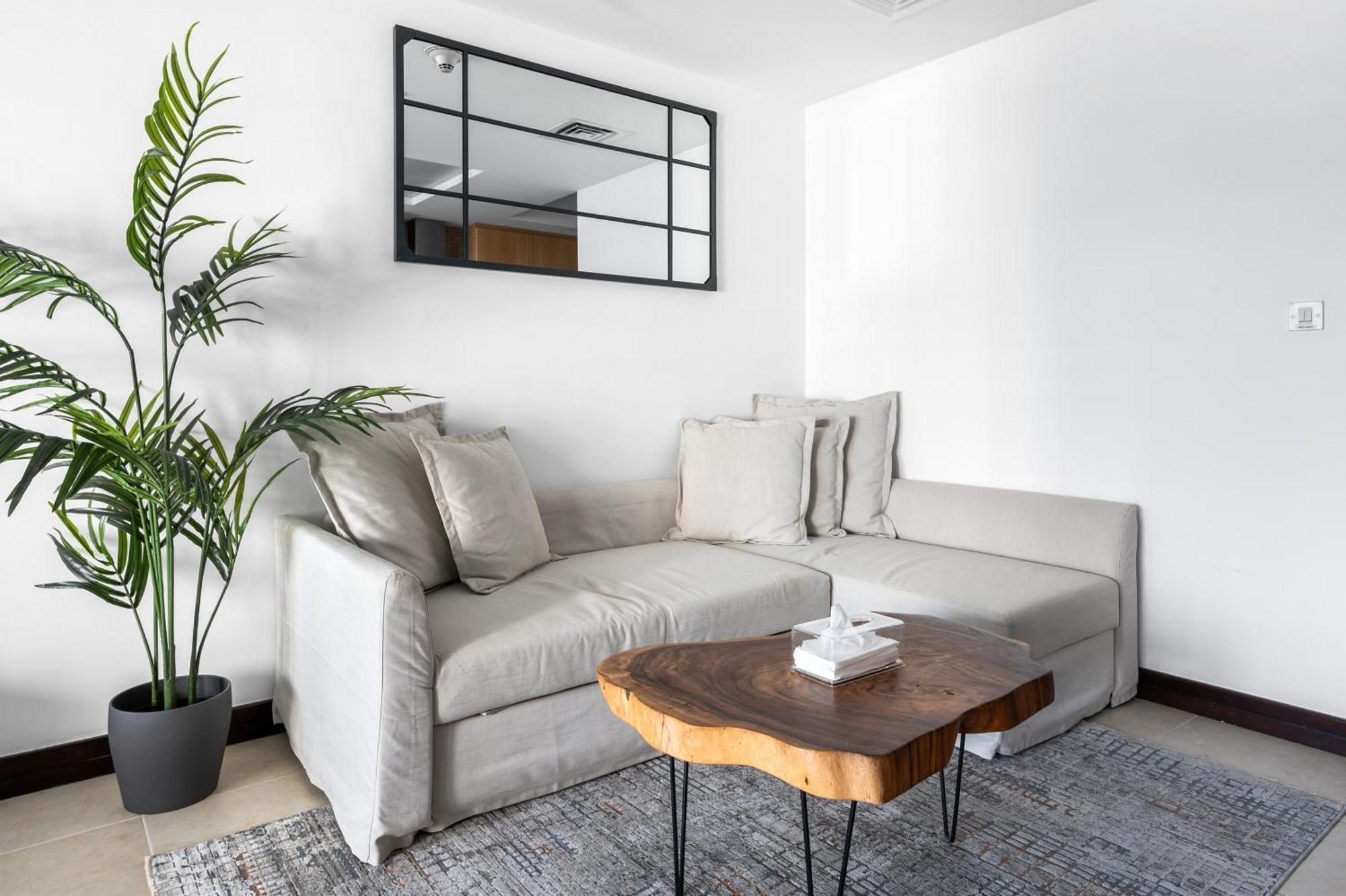 Upscale Studio Full Lake View In Goldcrest View Tower Дубай Екстериор снимка