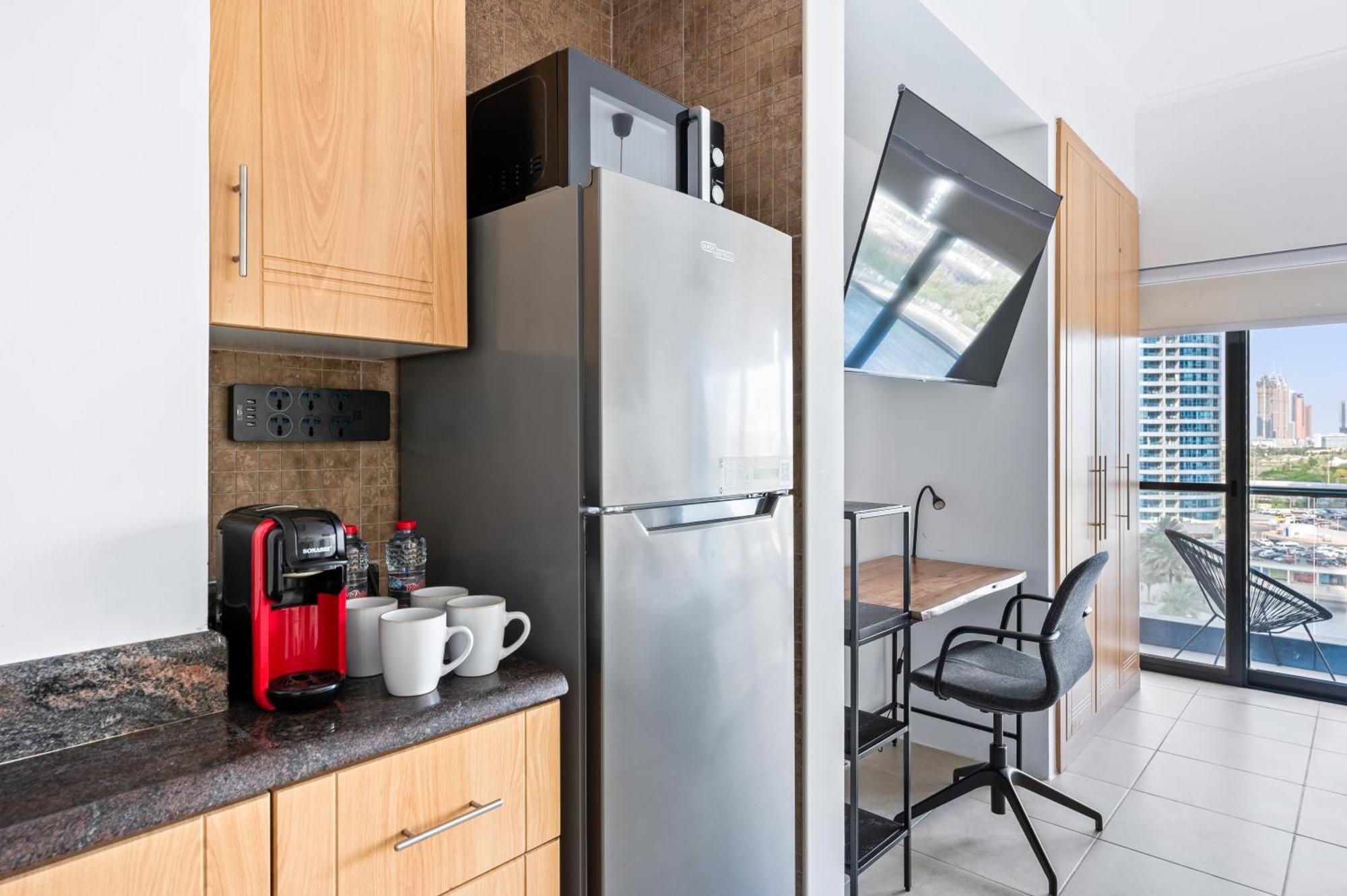 Upscale Studio Full Lake View In Goldcrest View Tower Дубай Екстериор снимка