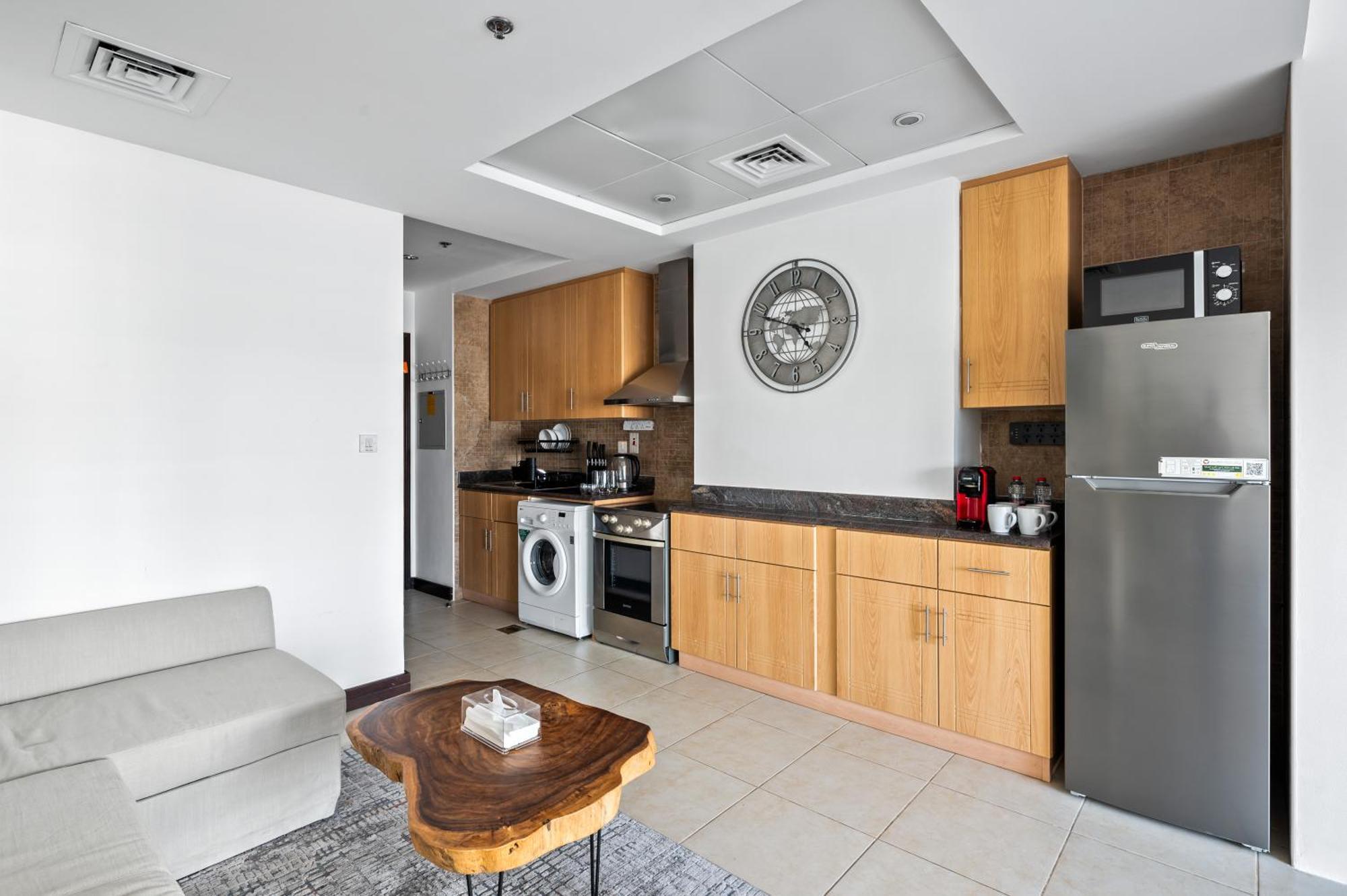 Upscale Studio Full Lake View In Goldcrest View Tower Дубай Екстериор снимка