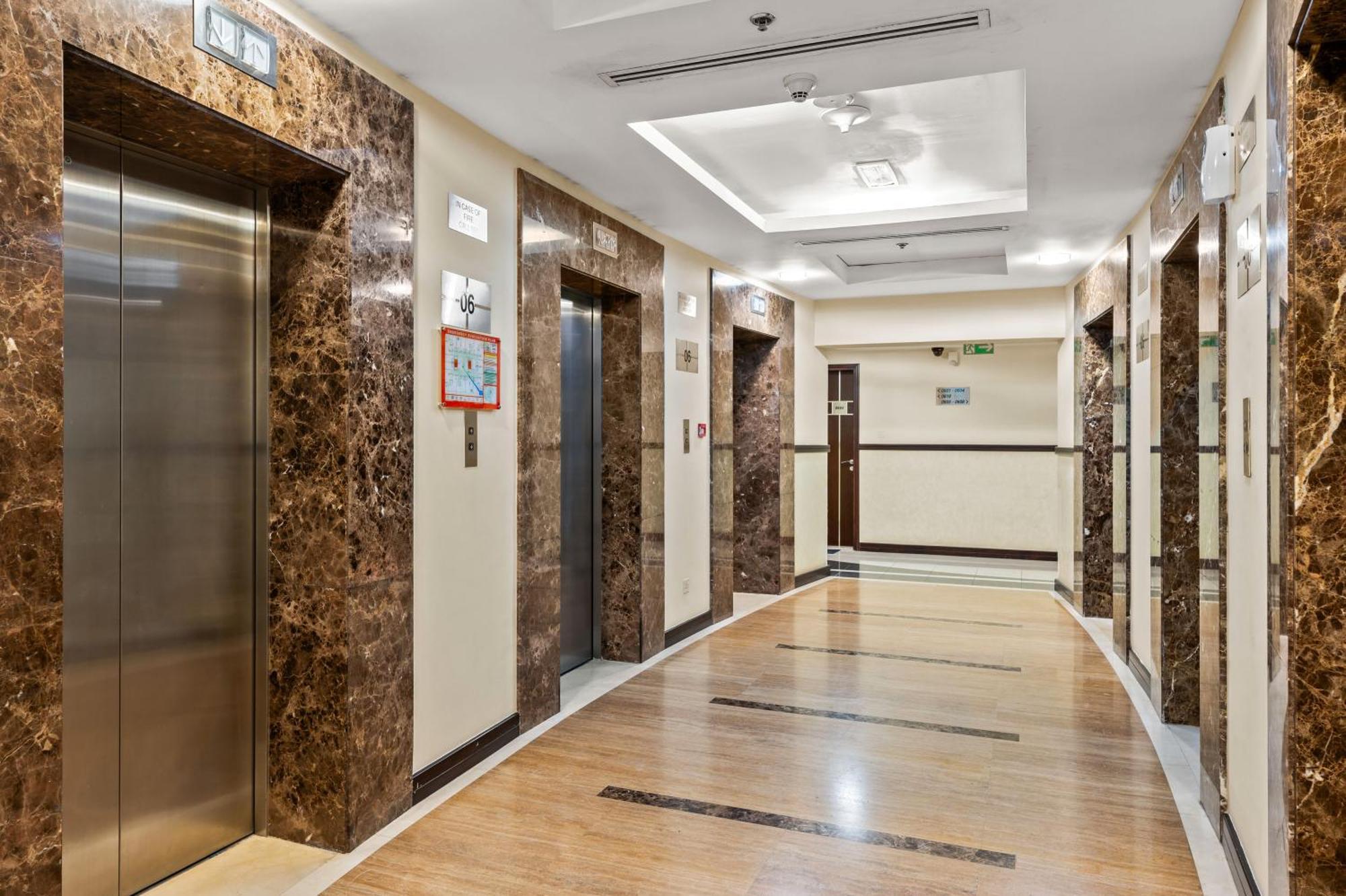 Upscale Studio Full Lake View In Goldcrest View Tower Дубай Екстериор снимка