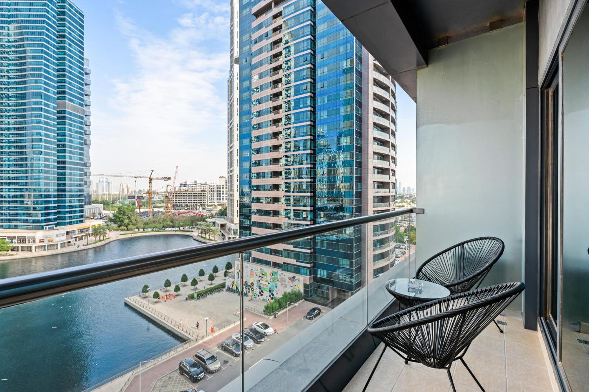 Upscale Studio Full Lake View In Goldcrest View Tower Дубай Екстериор снимка