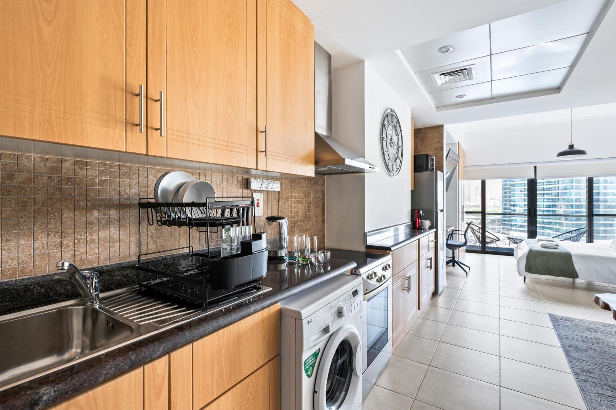 Upscale Studio Full Lake View In Goldcrest View Tower Дубай Екстериор снимка