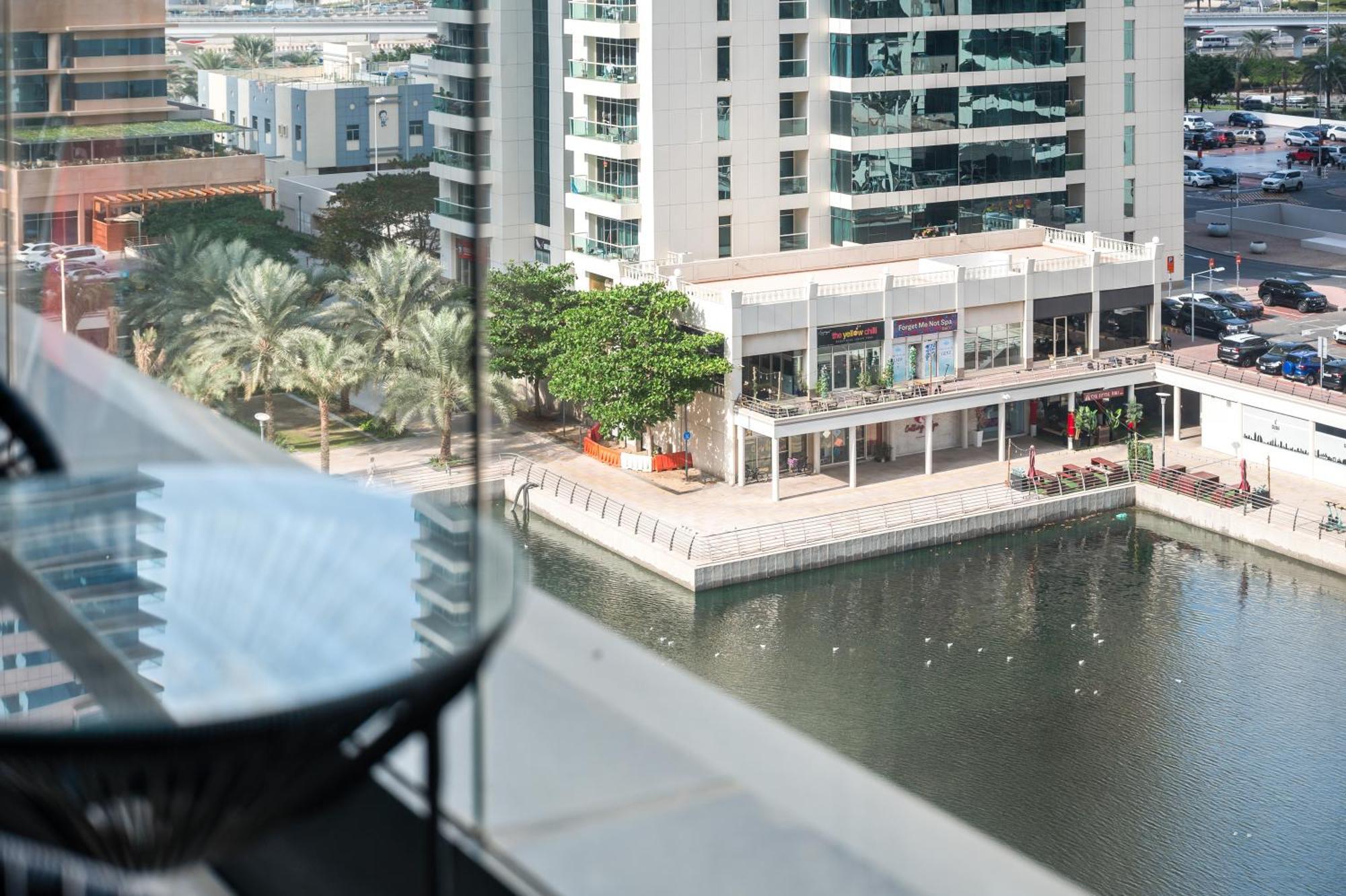 Upscale Studio Full Lake View In Goldcrest View Tower Дубай Екстериор снимка