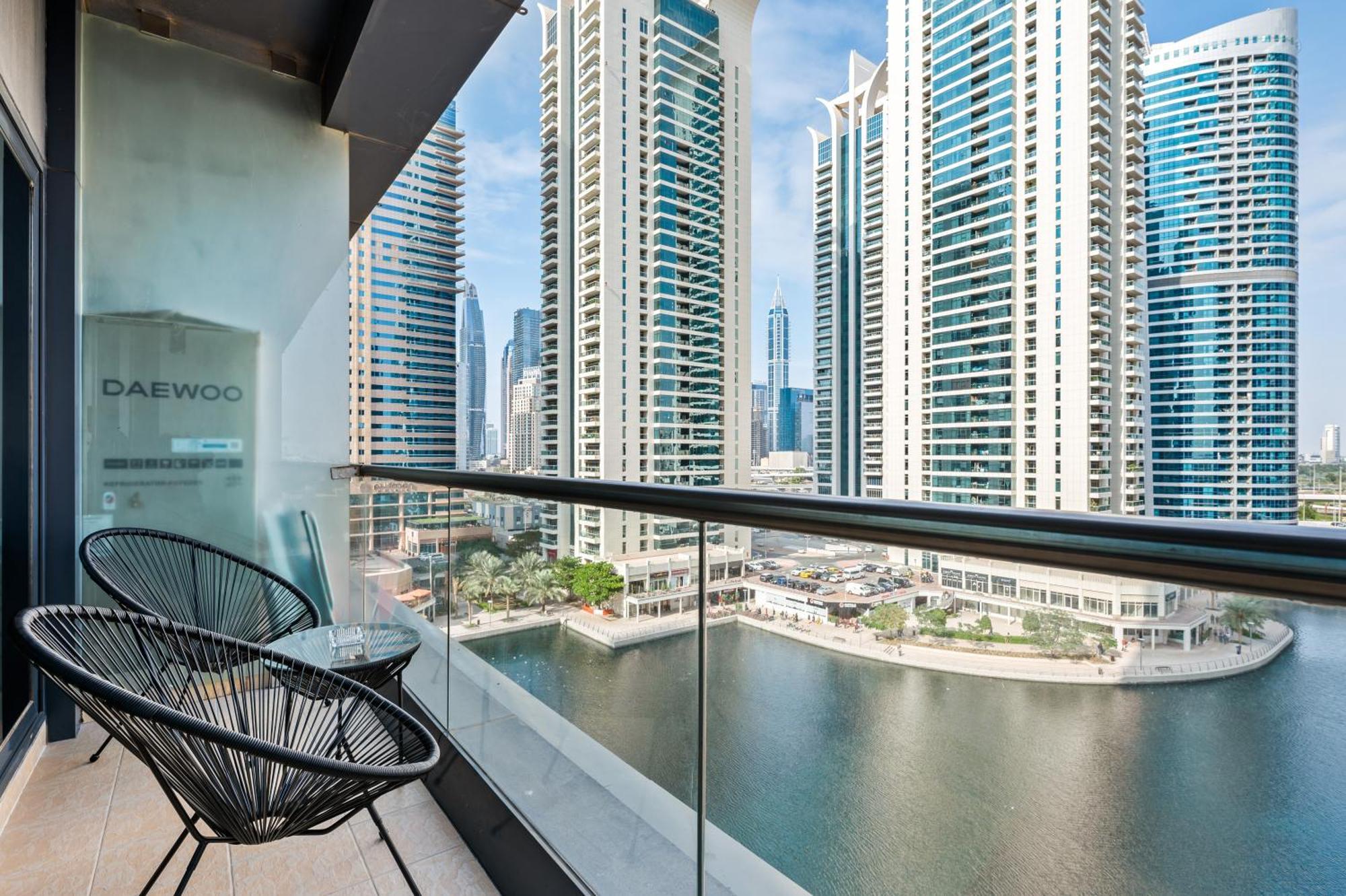 Upscale Studio Full Lake View In Goldcrest View Tower Дубай Екстериор снимка